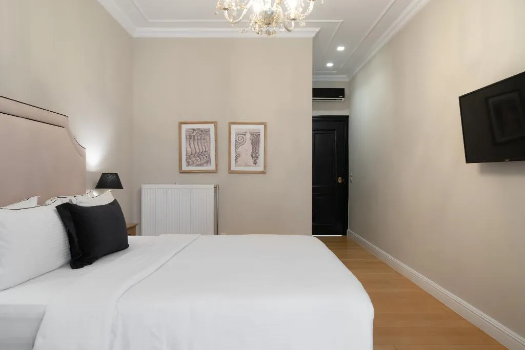 DOUBLE CLASSIC Room, Ev 11 Athens, Athens