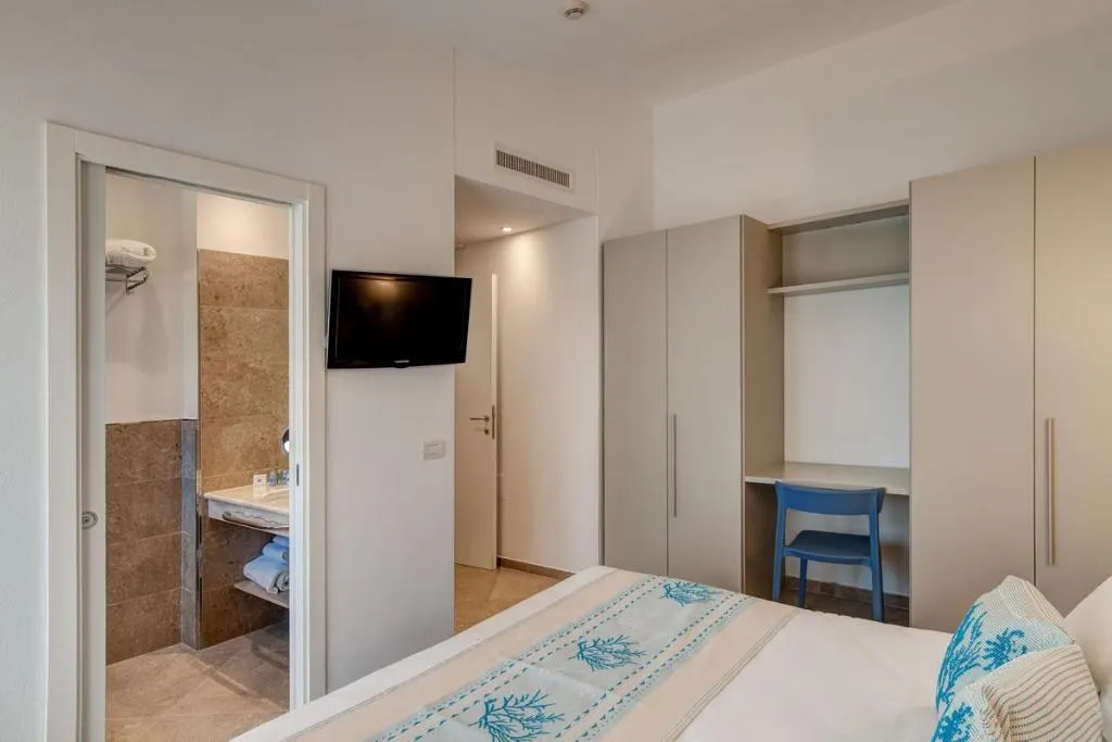 SUITE TWO BEDROOMS TWO BATHROOMS Room, Cormoran Hotel & Residence, Cagliari