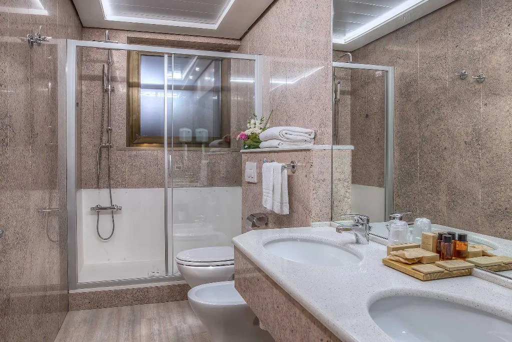 JUNIOR SUITE CAPACITY 4 Room, La Giocca Hotel, Rome