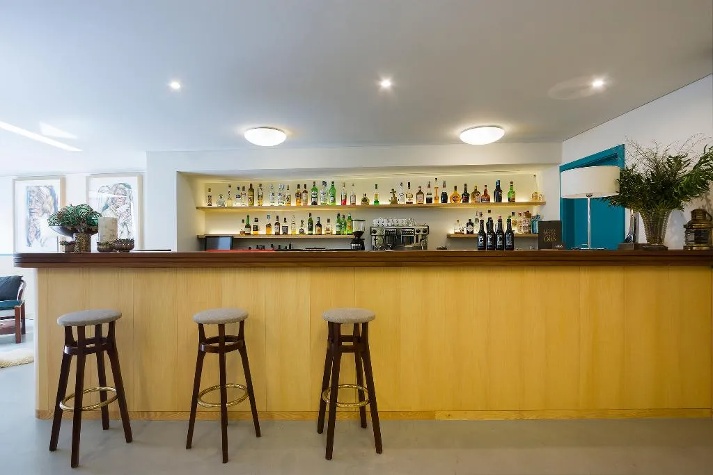 Bar, Meira, Porto