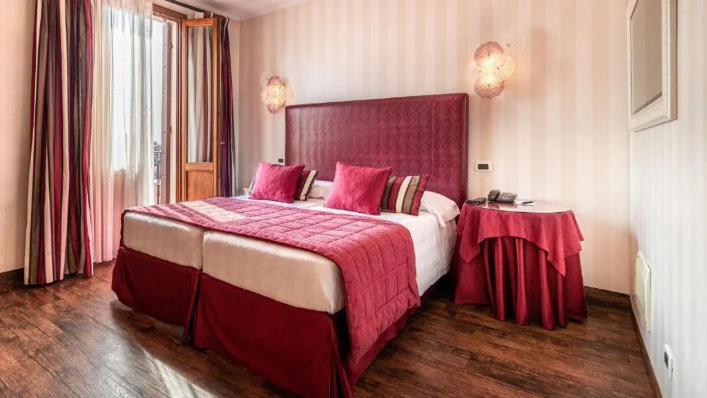 Double or Twin CANAL VIEW Room, Principe, Venice