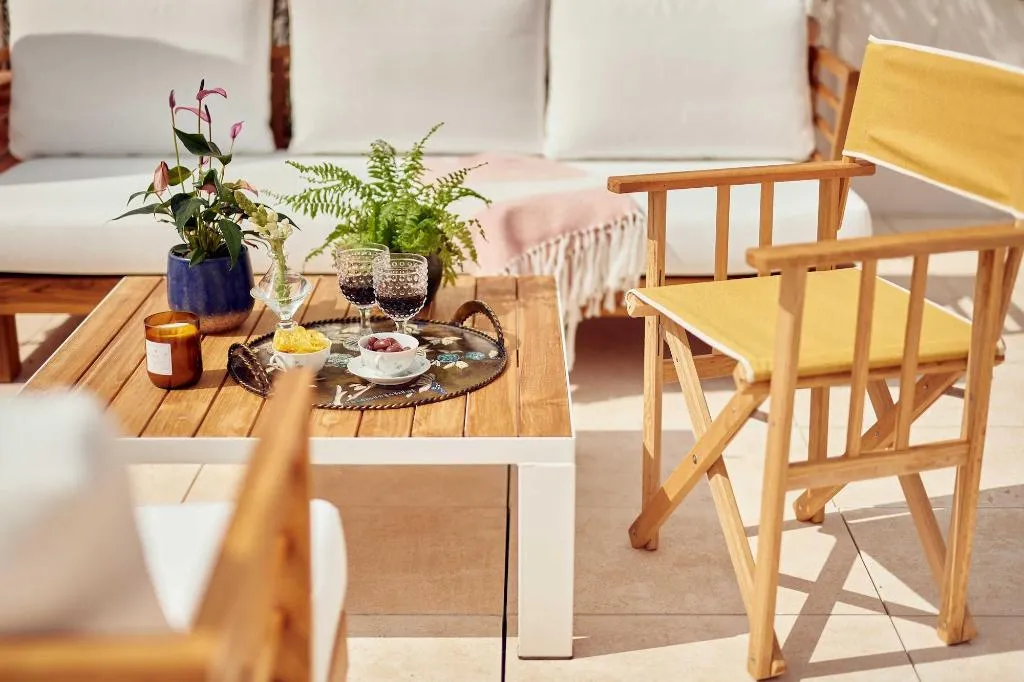 Room, Cristine Bedfor, Menorca