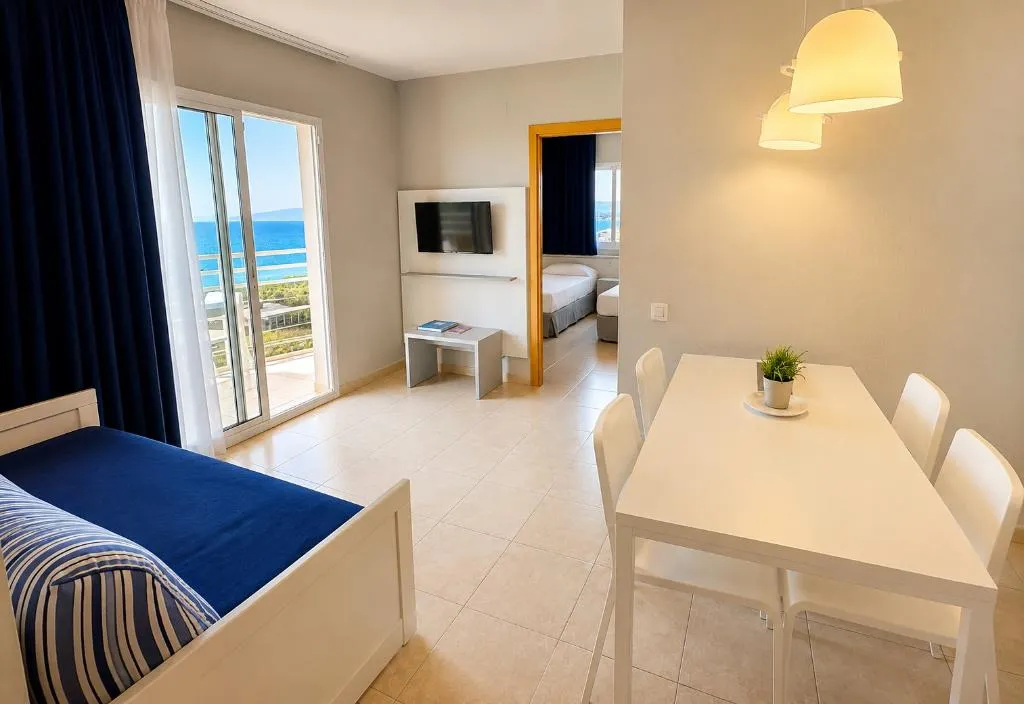 APARTMENT SEA VIEW TWO BEDROOMS Room, SunClub Salou, Costa Dorada