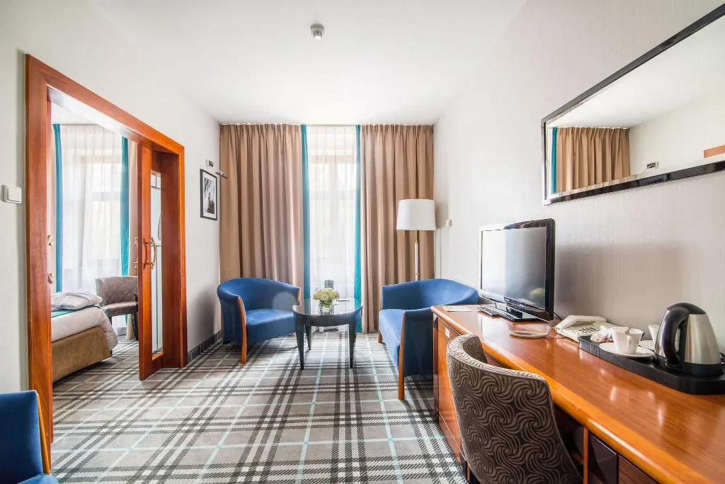 JUNIOR SUITE KING SIZE BED Room, Hanza Hotel, Gdansk