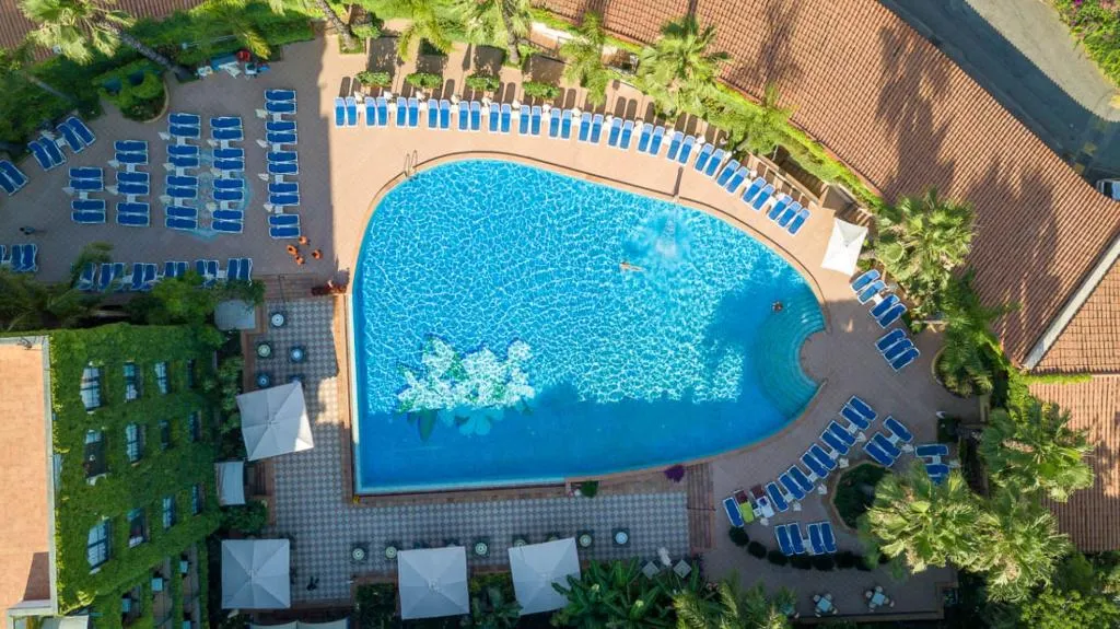 Pool, Caesar Palace, Catania