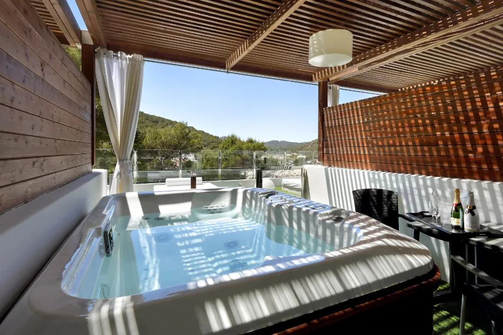 DOUBLE SINGLE USE WITH JACUZZI Room, Palladium Hotel Cala LLonga, Ibiza