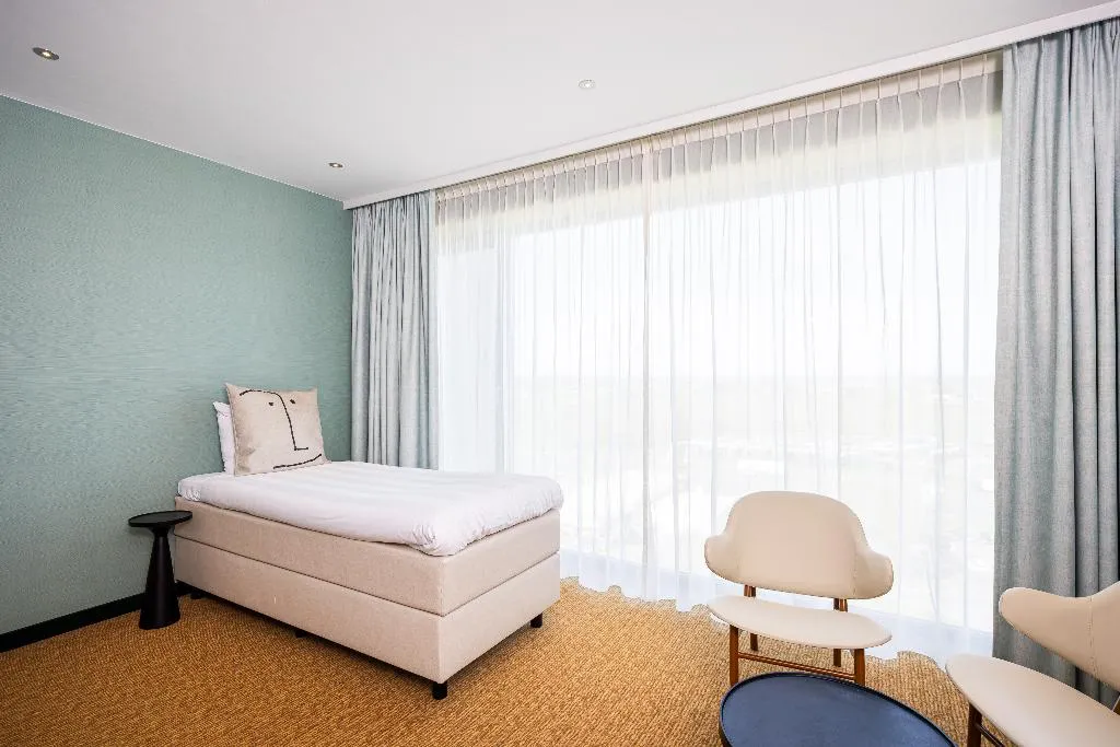 TRIPLE DELUXE Room, Van der Valk Hotel Schiphol, Amsterdam