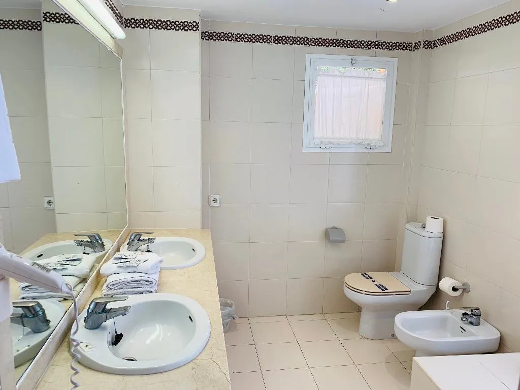 APARTMENT THREE BEDROOMS Room, Apartamentos El Porton, Costa Del Sol