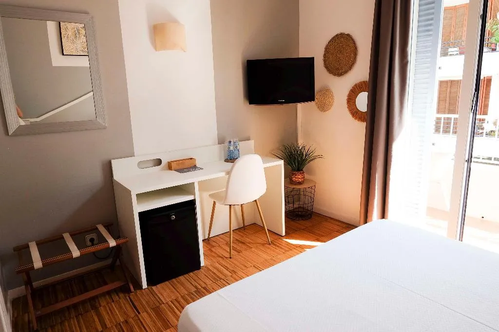 Room, Subur, Costa Brava