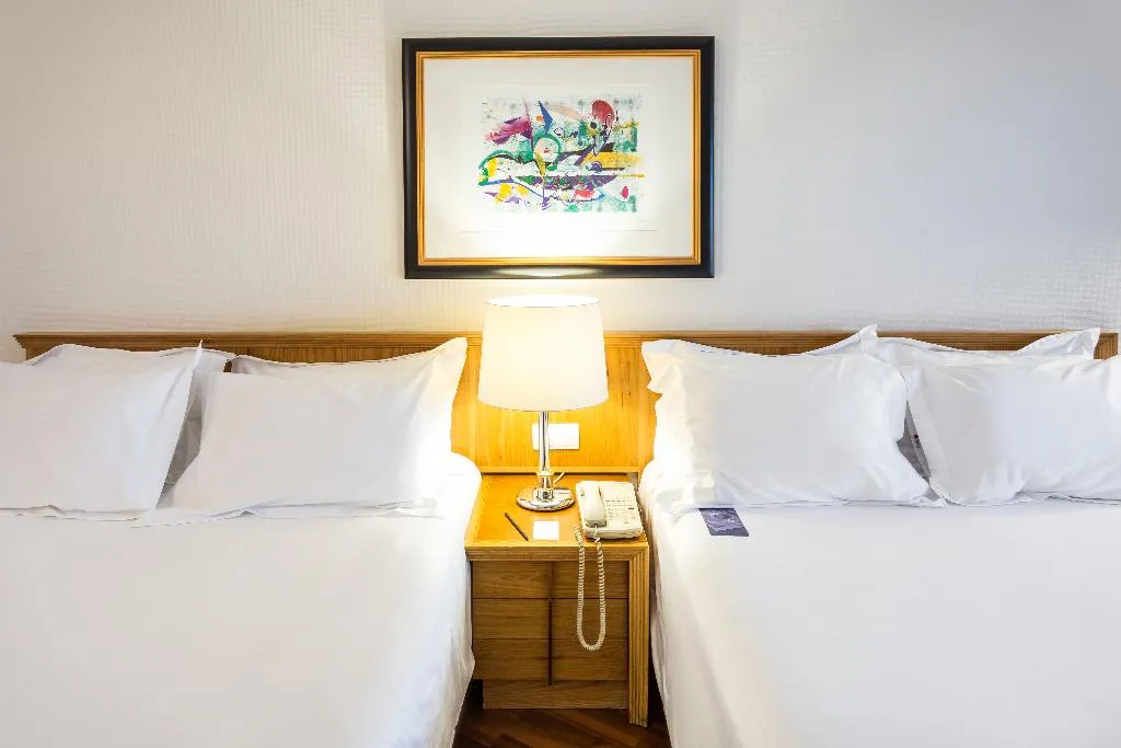 Room STANDARD Room, Radisson Blu Hotel, Lisbon, Lisbon