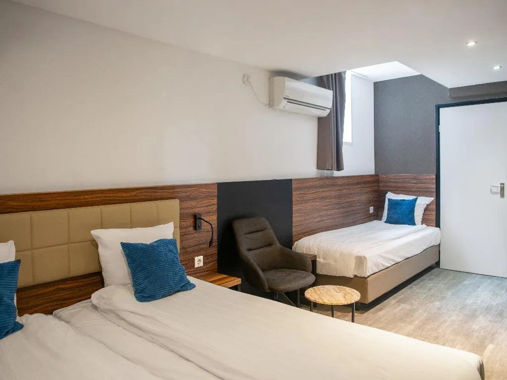 TRIPLE COMFORT Room, Amsterdam Lake Hotel, Amsterdam