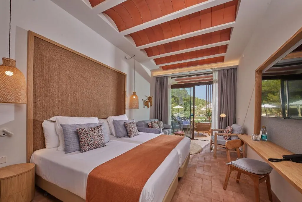 Room, Cala San Miguel Ibiza Res, Curio Colllec by Hilton, Ibiza
