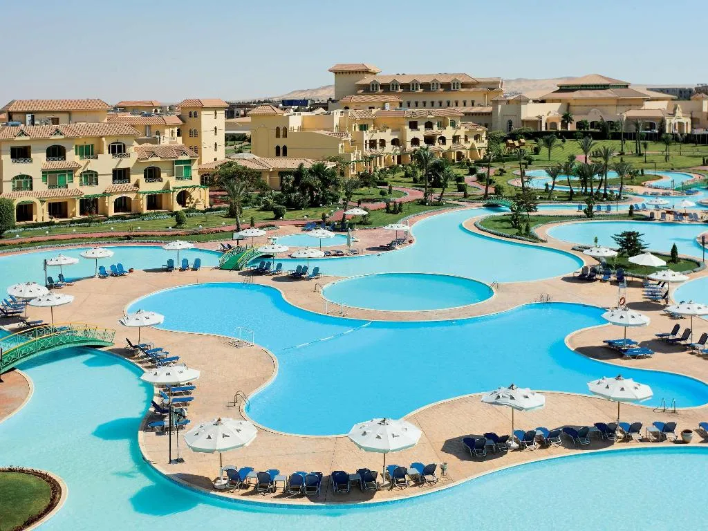 Pool, Movenpick Cairo Media City, Cairo