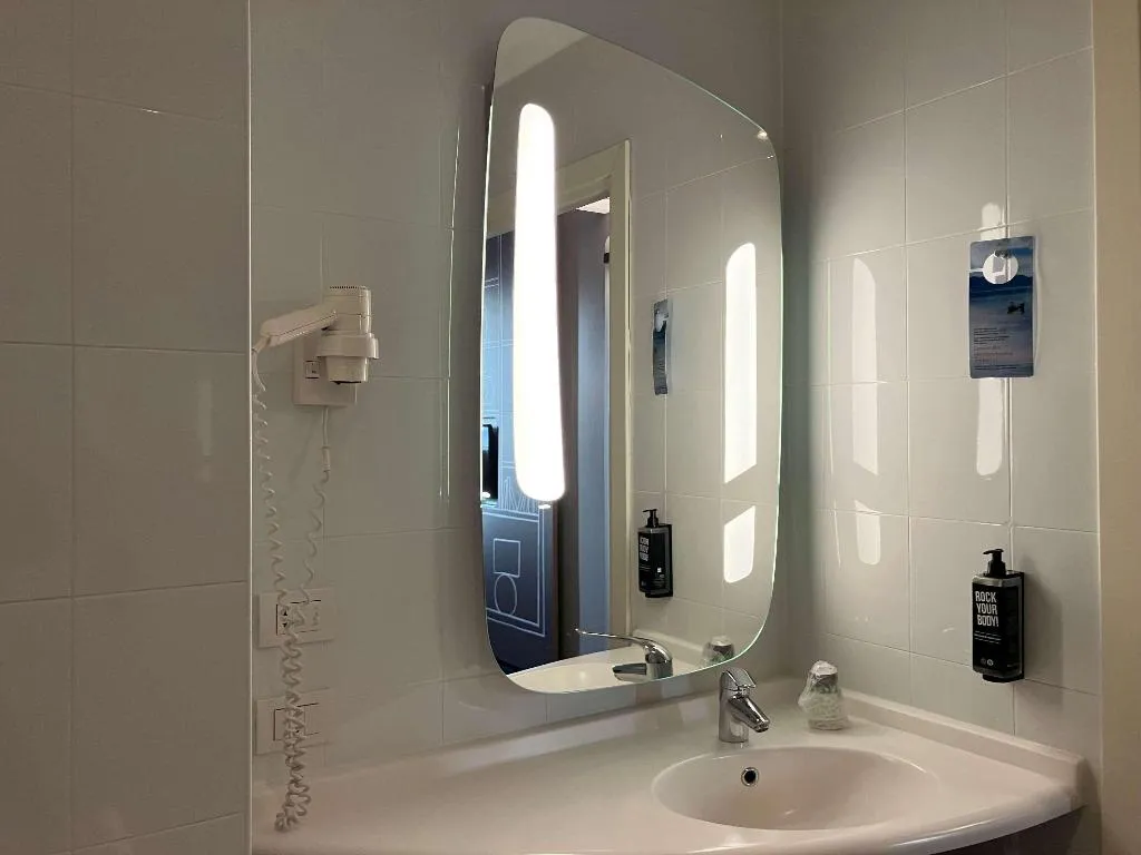 Room, ibis Milano Fiera, Milan