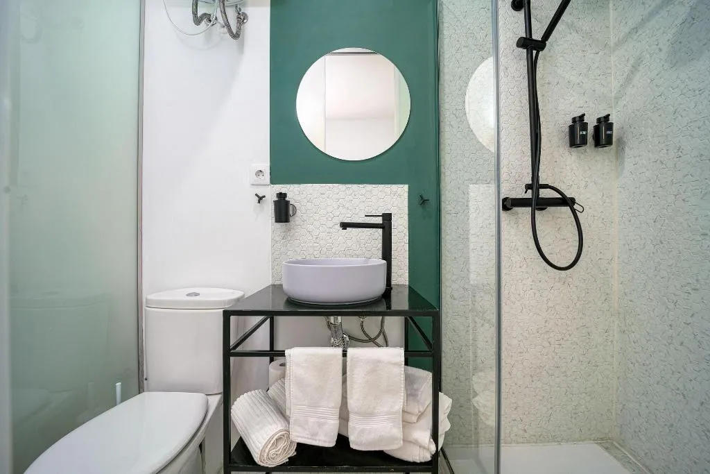 Room, Angelitomad, Madrid