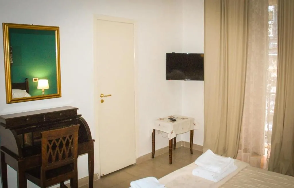 Room, La Locanda Dell Arte, Naples