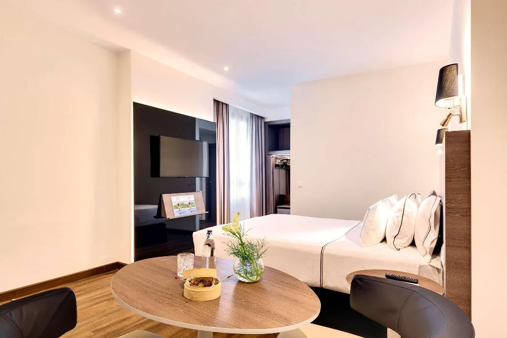 Double or Twin PREMIUM Room, Melia Madrid Serrano, Madrid
