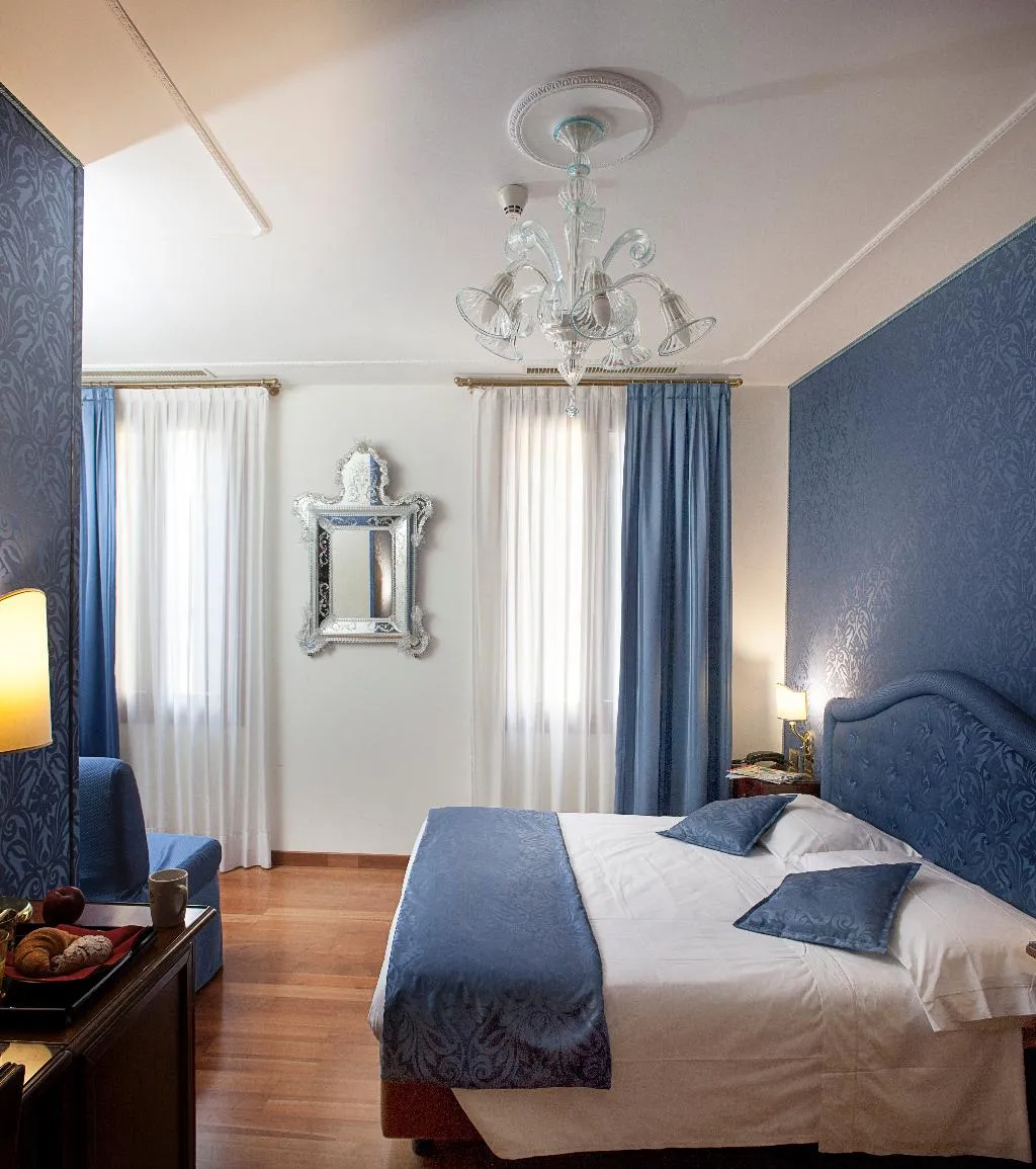 Room, Ca' d'Oro, Venice