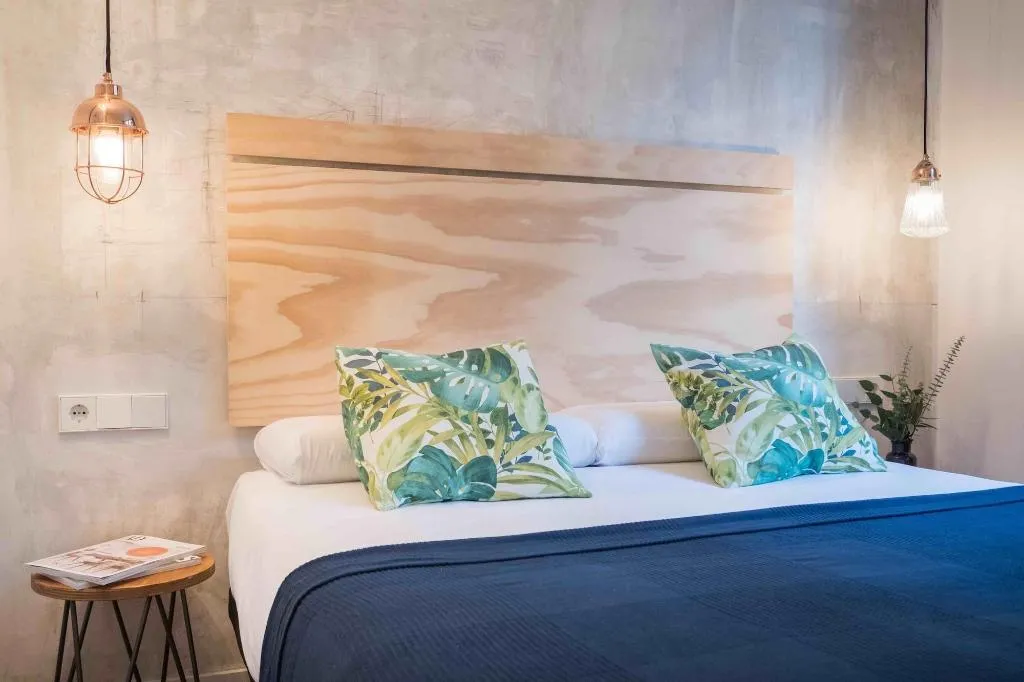 Room, Magatzem 128, Barcelona