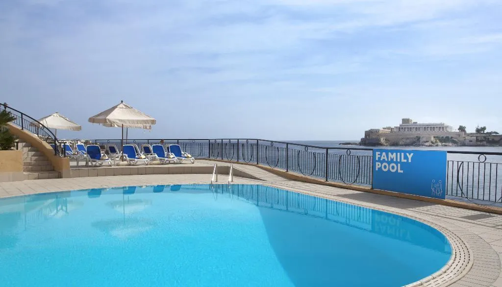 Pool, Verdi St Georges Bay Marina, Malta
