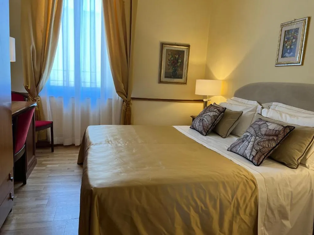 DOUBLE BASIC Room, Hotel Villani, Florence