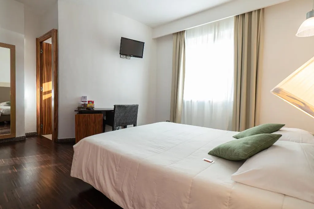TRIPLE CLASSIC Room, Marina 10 Boutique & Design Hotel, Naples
