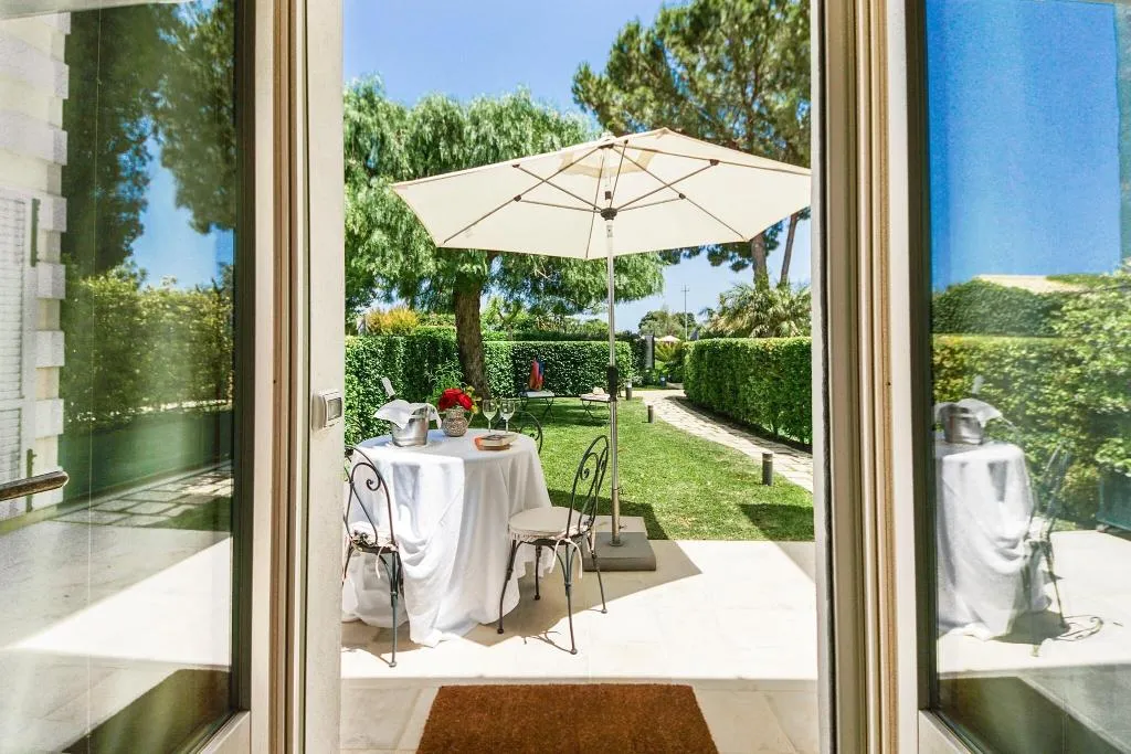 Terrace, Donna Coraly Resort, Catania