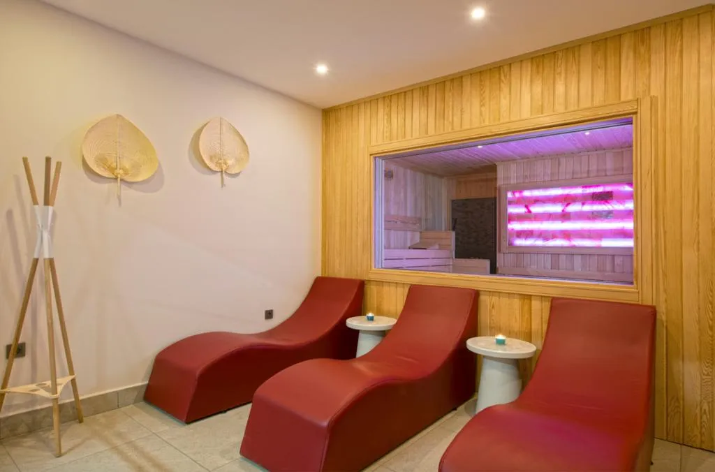 Sports and Entertainment, A Suite Side, Antalya