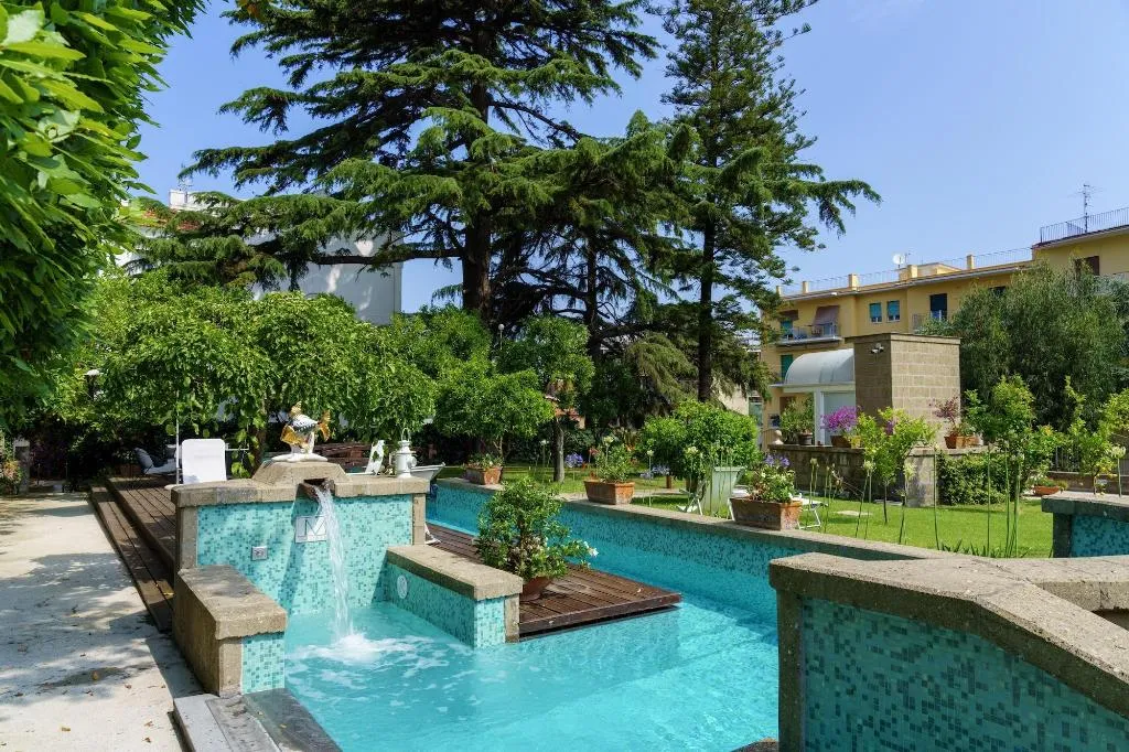 Sports and Entertainment, Villa Manning Relais, Naples