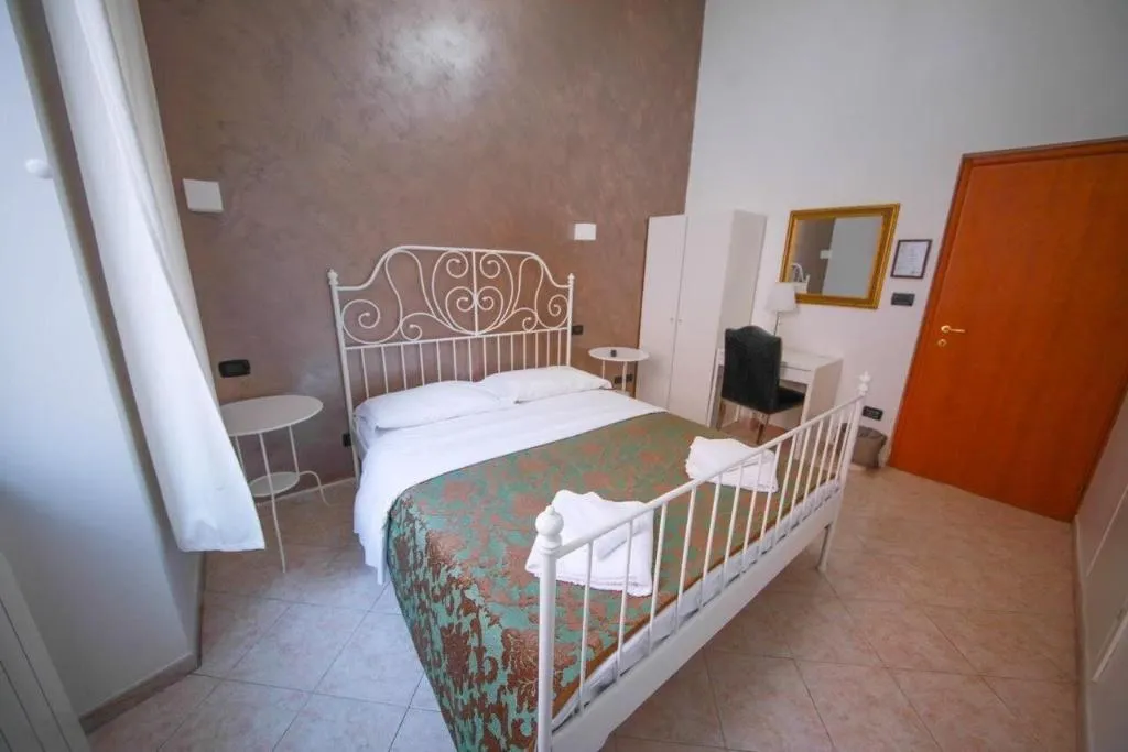 Room, Hotel Pisa, Naples