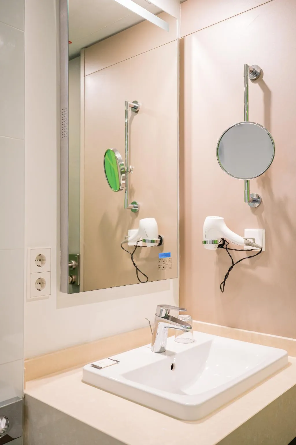 Double or Twin DELUXE Room, Homaris West Side - Self-Check In, Berlin