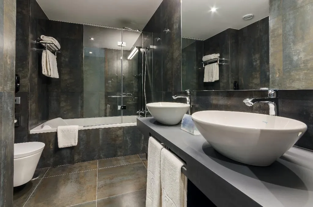 DOUBLE CONNECTING ROOM Room, Vincci Liberdade, Lisbon