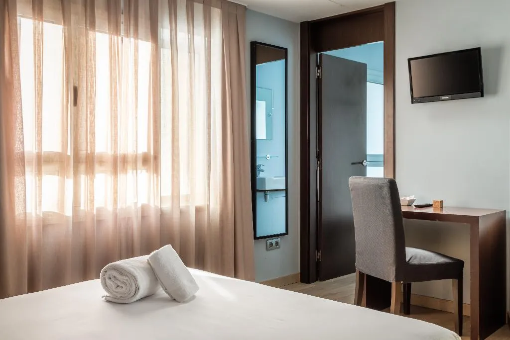 DOUBLE STANDARD Room, Madanis Liceo, Barcelona