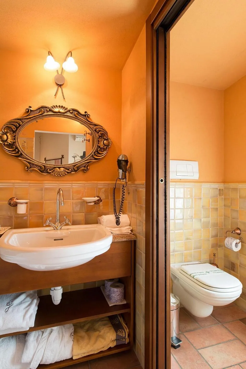 Room, Serenella, Milan