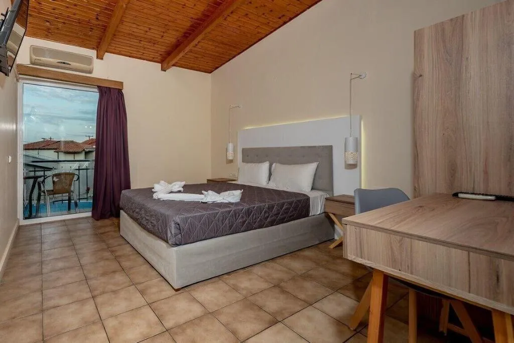 Room, Papillon, Zante