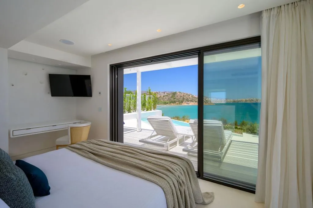 SUITE WITH PRIVATE POOL Room, The Island Concept, Crete