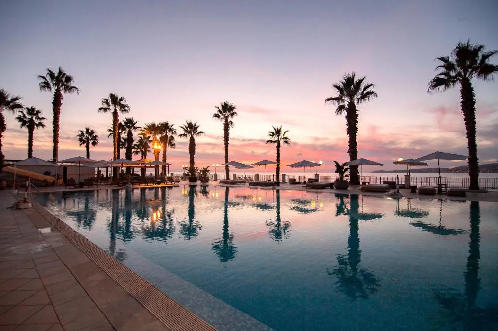 Pool, Dioscuri Bay Palace, Catania