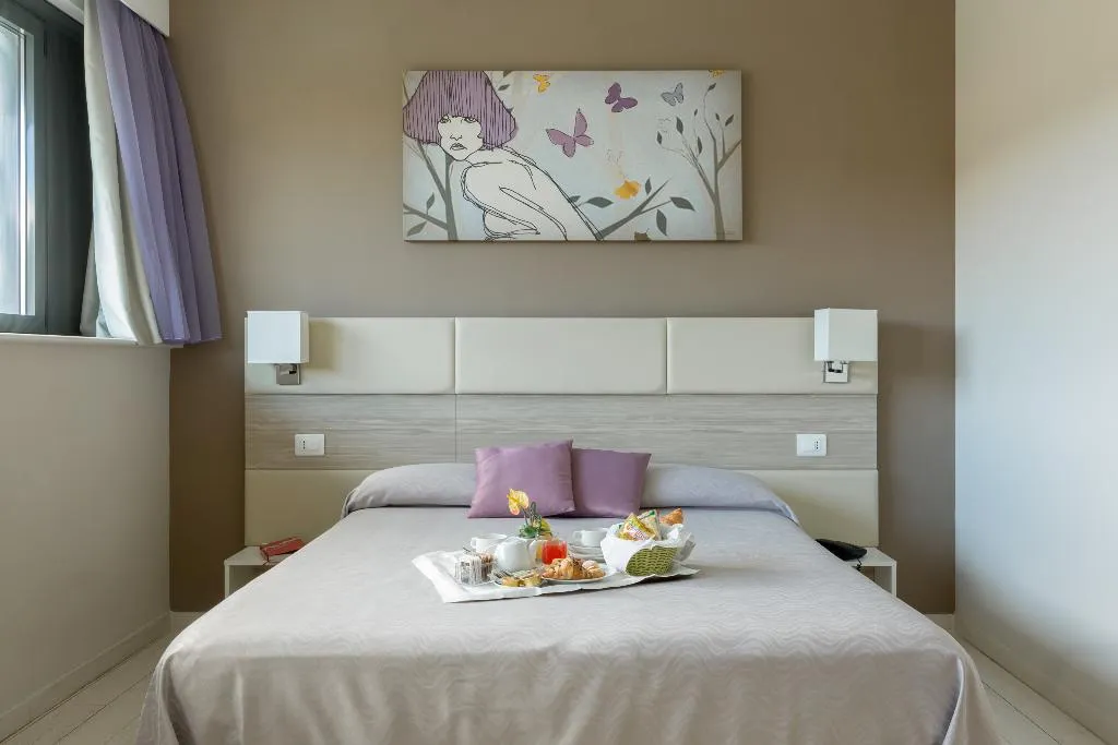 QUADRUPLE STANDARD Room, Cristina, Naples