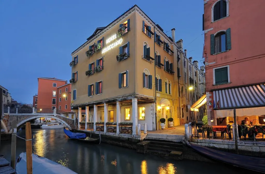 General view, Arlecchino, Venice
