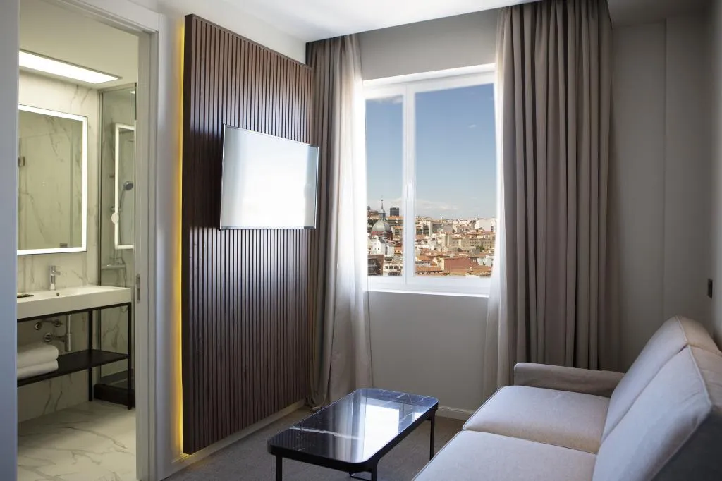 FAMILY ROOM DELUXE TWO BEDS Room, Hotel Riu Plaza España, Madrid