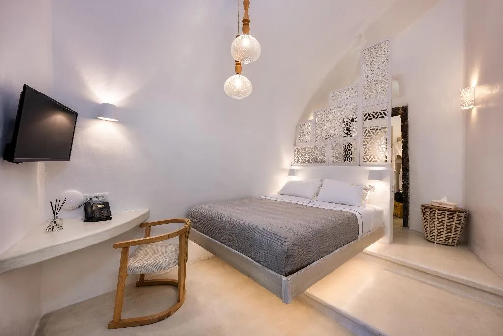 SUITE WITH JACUZZI Room, Athina Luxury Suites, Santorini