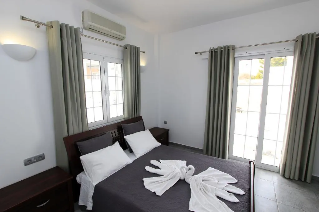 Room, Gianna Suites, Santorini