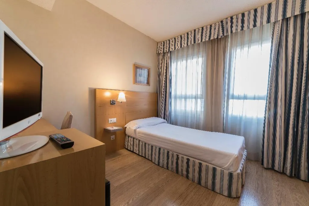 SINGLE STANDARD Room, Infanta Mercedes, Madrid