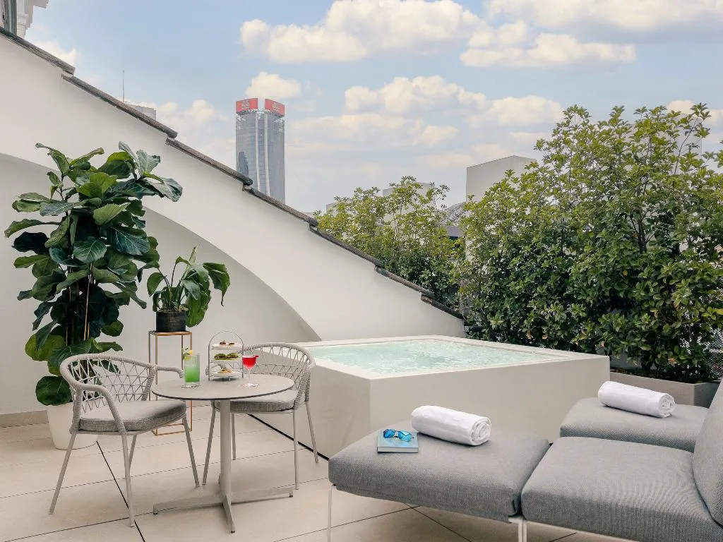 SUITE CAPACITY 4 Room, NH Collection Milano CityLife, Milan