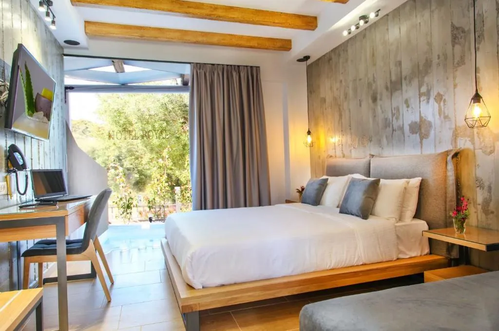JUNIOR SUITE WITH PRIVATE POOL Room, Royal Hotel and Suites, Halkidiki