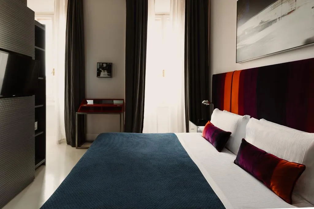 JUNIOR SUITE STANDARD Room, Piazza Di Spagna 9, Rome