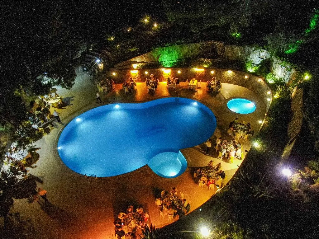 Pool, Dusler Vadisi Kazdaglari, Izmir