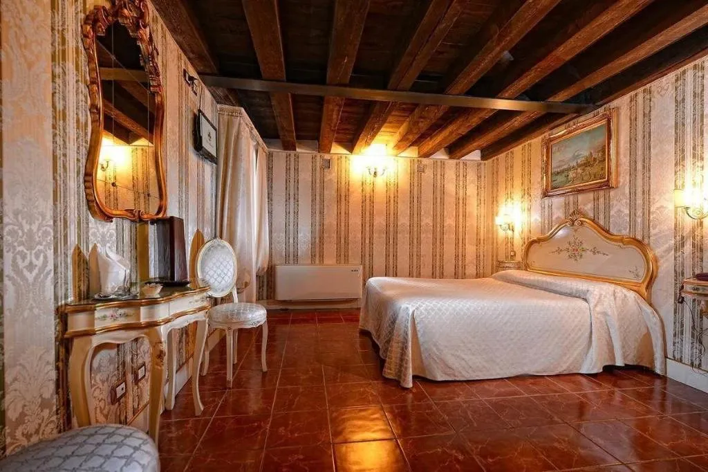 Room, Residenza San Maurizio, Venice