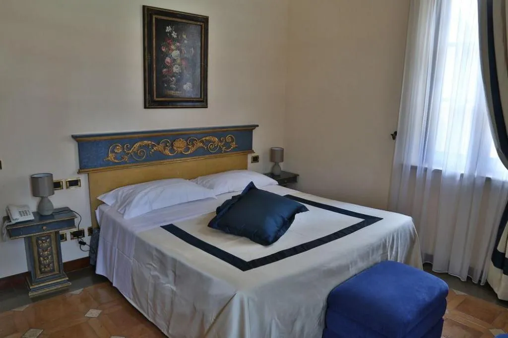 DOUBLE CLASSIC Room, La Collegiata, Florence