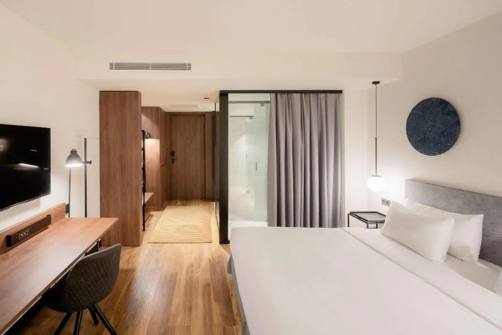 FAMILY ROOM KING SIZE BED Room, Radisson Blu 1882 Hotel, Barcelona Sagrada Familia, Barcelona